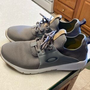 Oakley men’s tennis shoes size 11